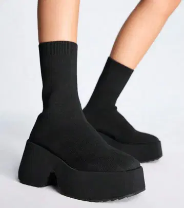 블랙 통굽 부츠