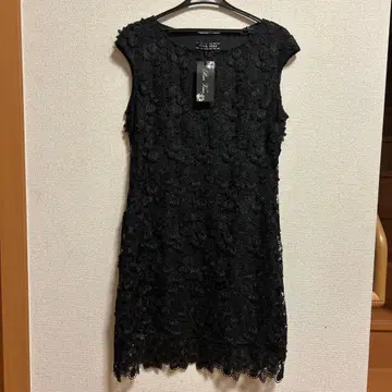 미사용품 택 포함 블랙 꽃무늬 레이스 슬리브리스 원피스