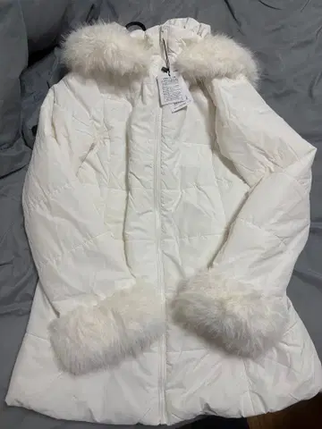 화이트 퍼 부착 롱 다운 재킷