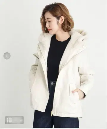 화이트 후드 부착 마운틴 후드티