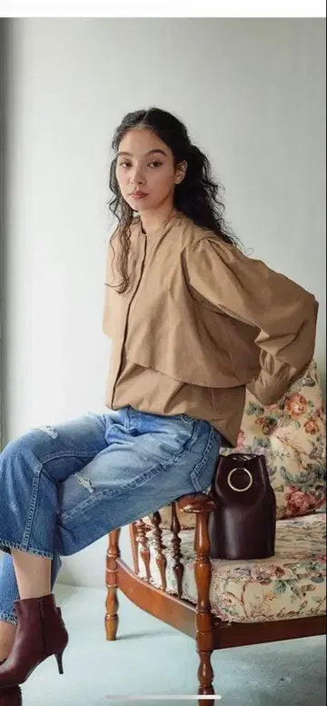 오아노 벌룬 블라우스 카멜