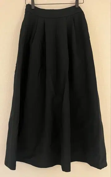 ZARA 크레이프 미디 스커트