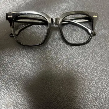 블랙 스퀘어 프레임 안경