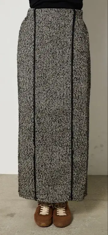 새상품 미착용 ESICA 라인 트위드 와이드 스커트 블랙