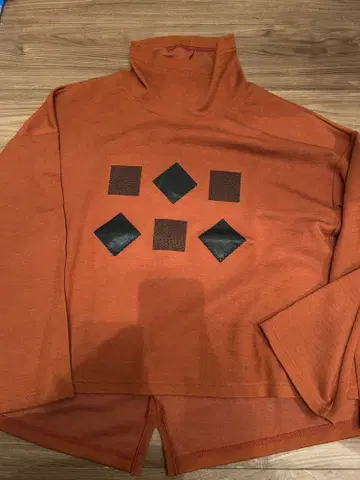 오렌지 터틀넥 스웨터 미세스 체형 커버 루즈핏