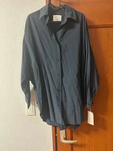 카프네 미사용 새상품 돌먼 셔츠