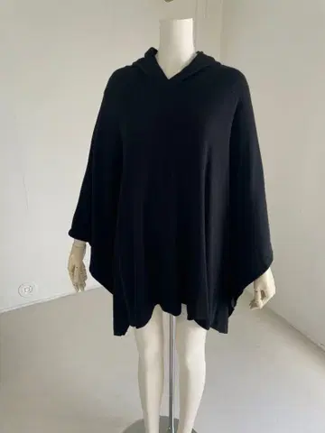 블랙 후드 부착 판초