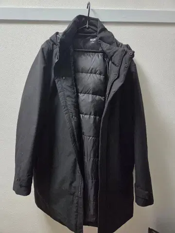 유니클로 후드 부착 하이브리드 다운 자켓