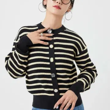 이번 시즌 신상 미사용 새상품 트라조돈나 비쥬 가디건