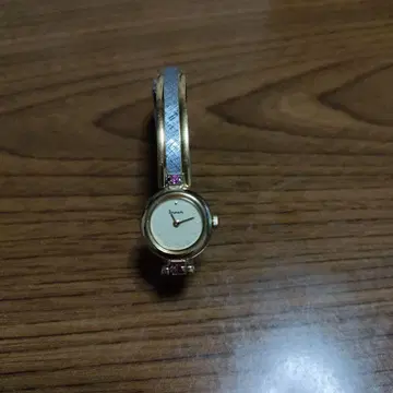 골드 아날로그 손목시계 핑크 스톤 포함