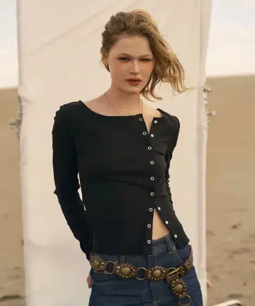 [ ACLENT ] 스냅 버튼 리브 롱 T 블랙