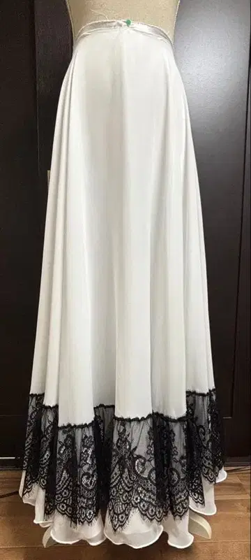 [ 다카라즈카 여역풍 화이트와 블랙 롱 기장 연습용 조젯 스커트 ]