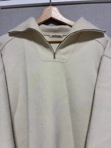 AURALEE 아이보리 하프 지퍼 긴팔