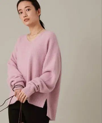 ADAM ET ROPE 핑크 V넥 스웨터