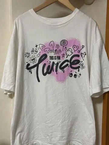 TWICE 월드 투어 티셔츠 L 사이즈