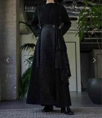 Yukko x Ezick 비대칭 티어드 벨로아 퀼트 스커트