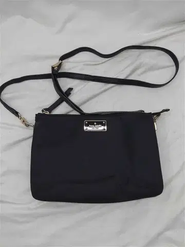 케이트 스페이드 나일론 숄더백 블랙 계열 사선