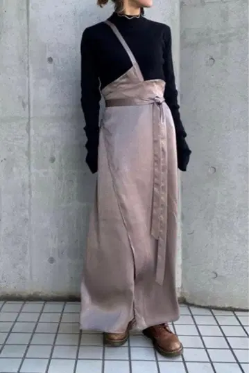 [ 미사용 새상품 ] 새틴 점프 스커트 SNIDEL