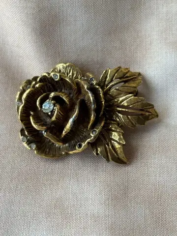 골드 컬러 장미 브로치 스톤 포함 빈티지