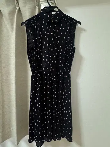 KATE SPADE 슬리브리스 무릎 기장 원피스 블랙 꽃무늬