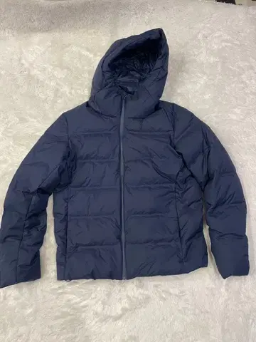 유니클로 심리스 다운 후드티 네이비 L