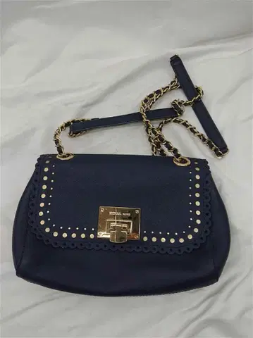 마이클 코스 스터드 체인 숄더백 네이비 계열