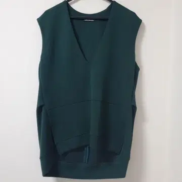 다크 그린 V넥 슬리브리스 베스트