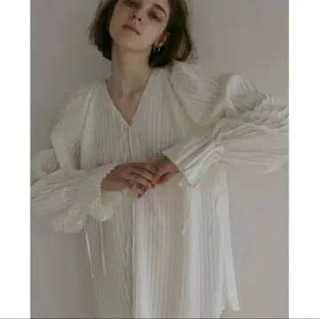 louren 로렌 올 플리츠 볼륨 블라우스 화이트