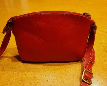 kissora 가죽 숄더백 빨간색