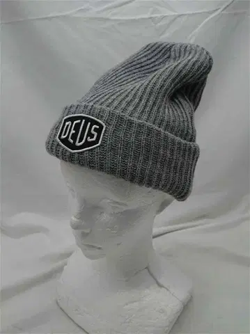 데우스 엑스 마키나 그레이 계열 니트 모자