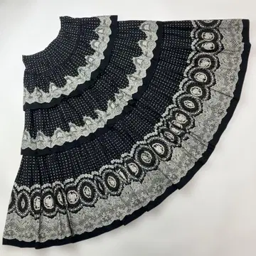 핑크하우스 블랙 레이스 패턴 럭셔리 단단 스커트