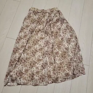 꽃무늬 플리츠 스커트 베이지 계열