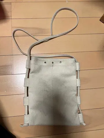 KUMIKYOKU 아이보리 숄더백