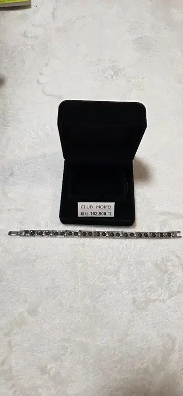 CLUB MOMO 스테인리스 스틸 자기장 팔찌 케이스 포함