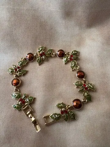 호랑가시나무 모티브의 크리스마스 팔찌