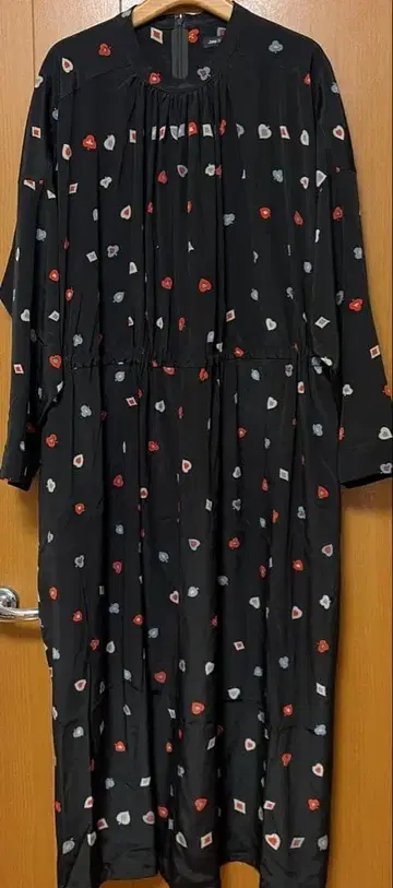 제인 마플 돈 루 살롱 트럼프 무늬 원피스