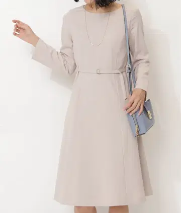 새상품급 내추럴 뷰티 베이직 핏앤플레어 원피스 베이지 M