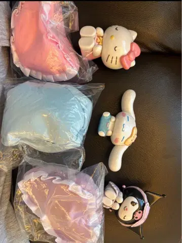 한국 한정판 산리오 가챠가챠 키티 쿠로미 시나몬