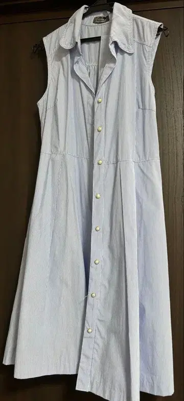 티어클라세 스카이블루 스트라이프 슬리브리스 셔츠 원피스 9호