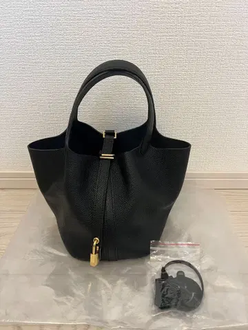 [ 미사용 ] 천연 가죽 여성용 자물쇠 핸드백