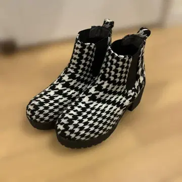하운드투스 체크 패턴 첼시 부츠 L