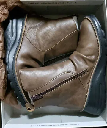 enchanted 브라운 가죽 숏부츠