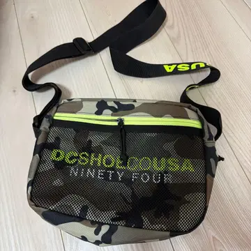 DC 카모 패턴 숄더백