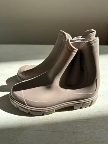 [ 미사용 새상품 ] 베이지 러버 숏부츠 통굽