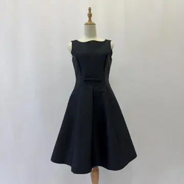 네이비 슬리브리스 플레어 원피스