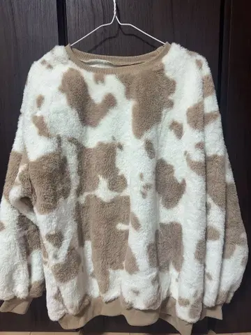 소 패턴 플리스 오버사이즈 트레이너