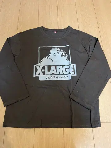 X-LARGE 블랙 로고 긴팔 티셔츠