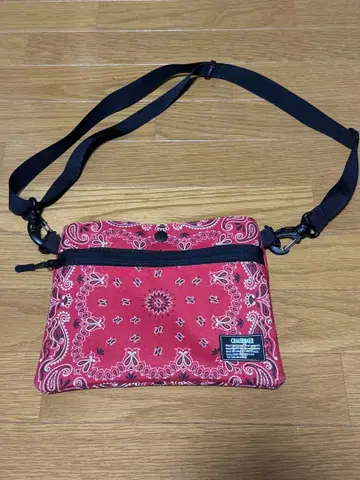 챌린저 반다나 패턴 빨간색 사코슈