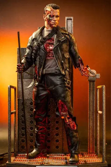 핫토이즈 터미네이터 2 T-800 BDver 2.0 미개봉 새상품