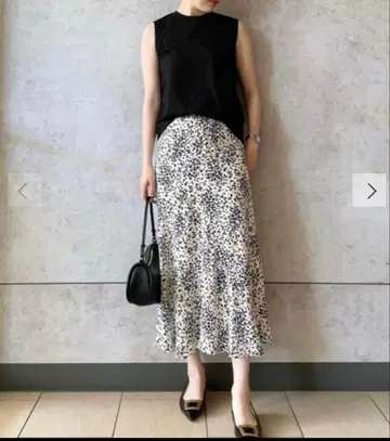 미라 오웬 내로우 실루엣 스커트